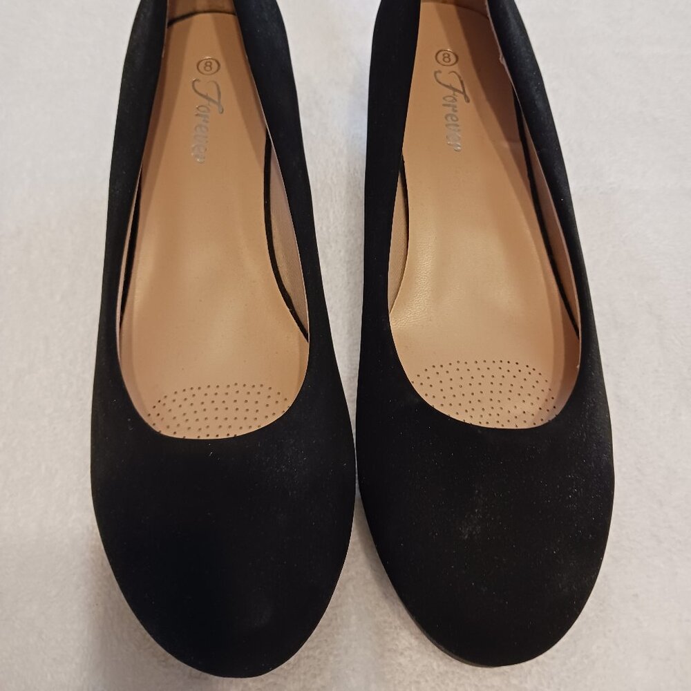 Black fabric pump, size 8